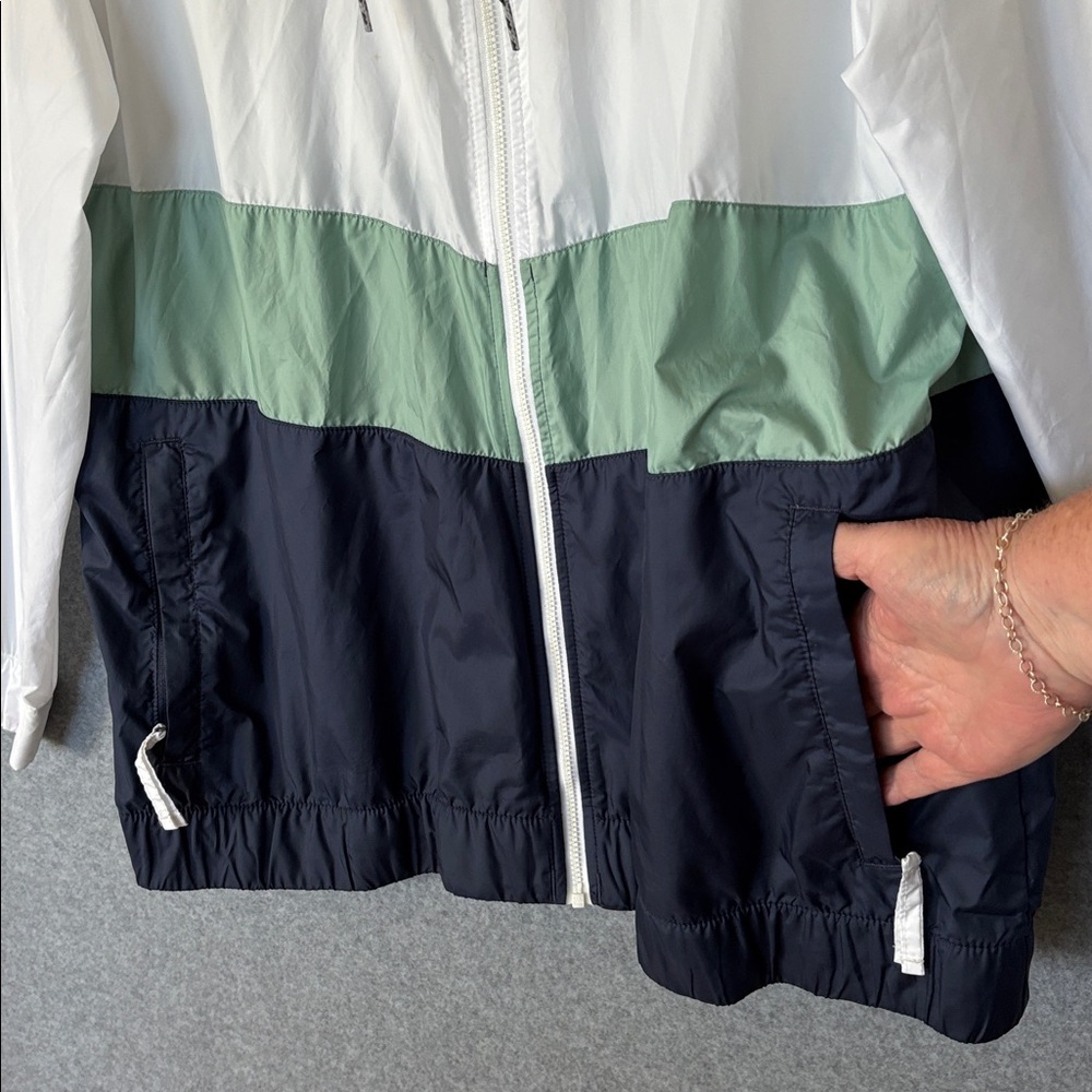 Columbia White, Green, and Navy Windbreaker 1X - Picture 3 of 8